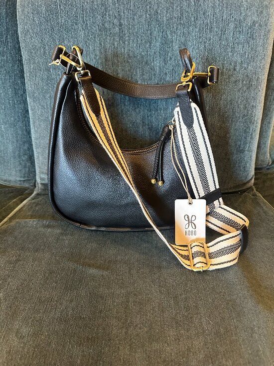 HOBO Handbags - Hobo - Cass Small Shoulder Black (NEW W/ TAGS)